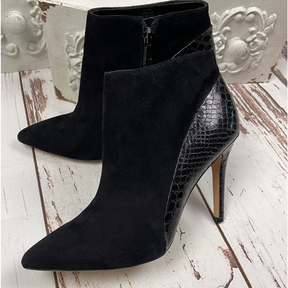 Black Suede Leather Ankle Booties VINCE CAMUTO KASI. - Picture 7 of 10